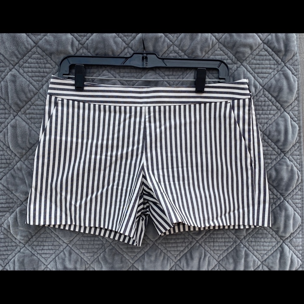 Dress shorts size 6 from Express in multiple colors